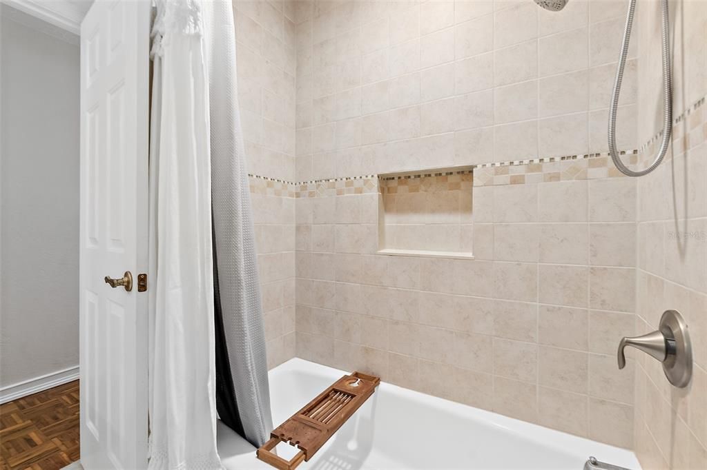 En Venta: $990,000 (6 camas, 4 baños, 6286 Pies cuadrados)