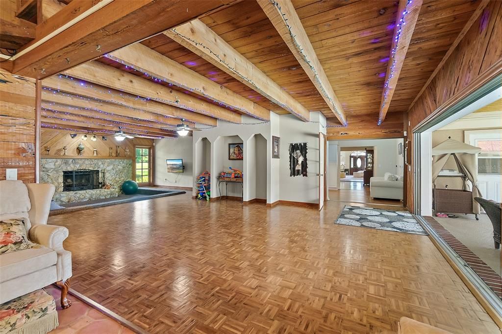 En Venta: $990,000 (6 camas, 4 baños, 6286 Pies cuadrados)