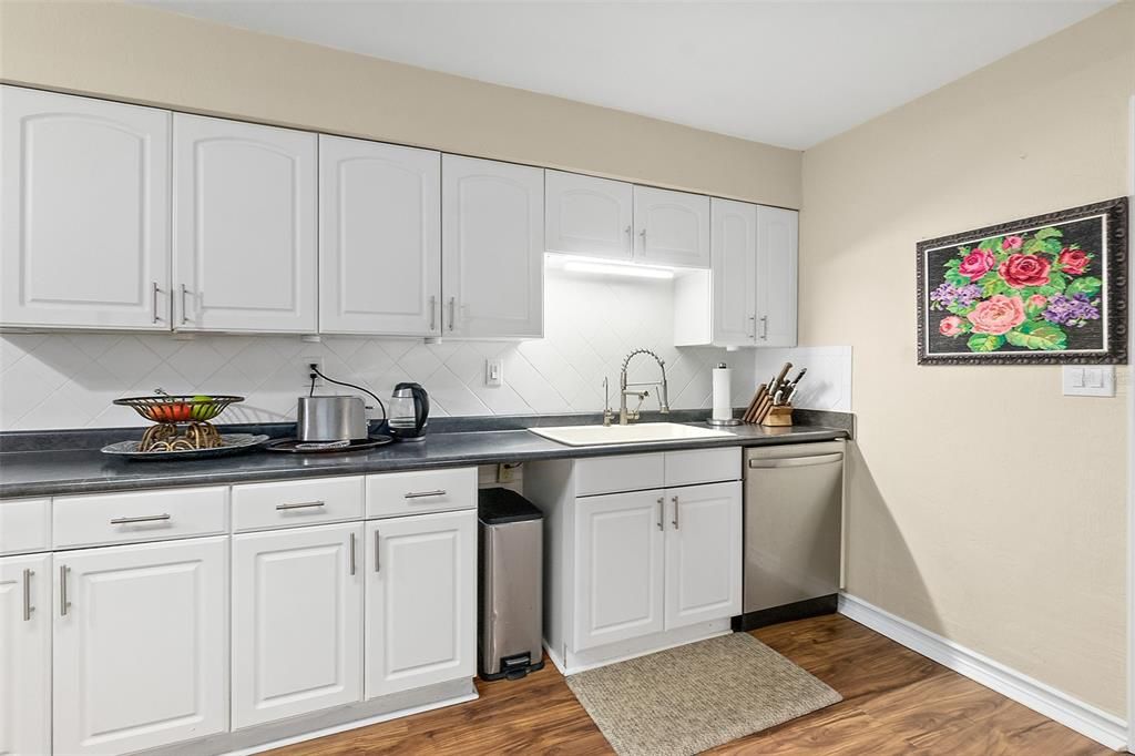 En Venta: $990,000 (6 camas, 4 baños, 6286 Pies cuadrados)