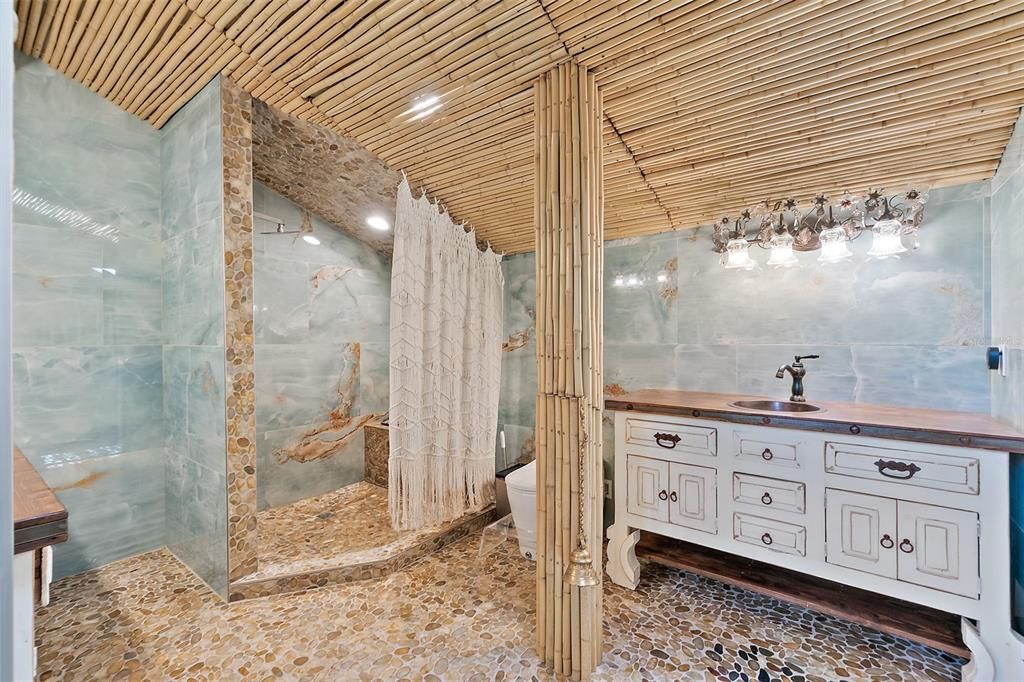 En Venta: $990,000 (6 camas, 4 baños, 6286 Pies cuadrados)