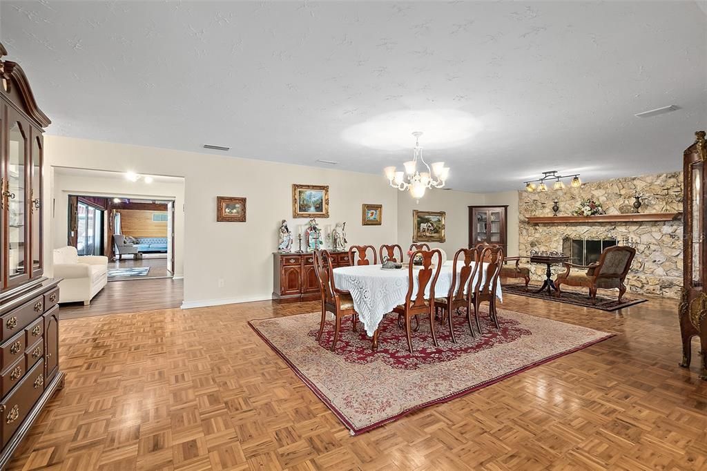 En Venta: $990,000 (6 camas, 4 baños, 6286 Pies cuadrados)