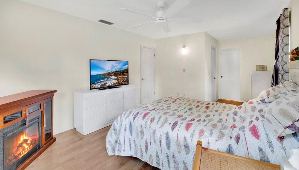 For Sale: $375,000 (3 beds, 2 baths, 2337 Square Feet)