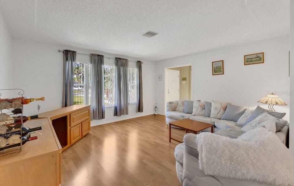 For Sale: $375,000 (3 beds, 2 baths, 2337 Square Feet)