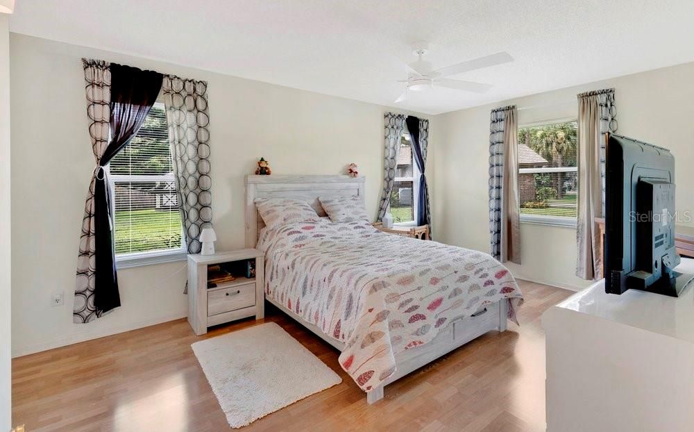 For Sale: $375,000 (3 beds, 2 baths, 2337 Square Feet)