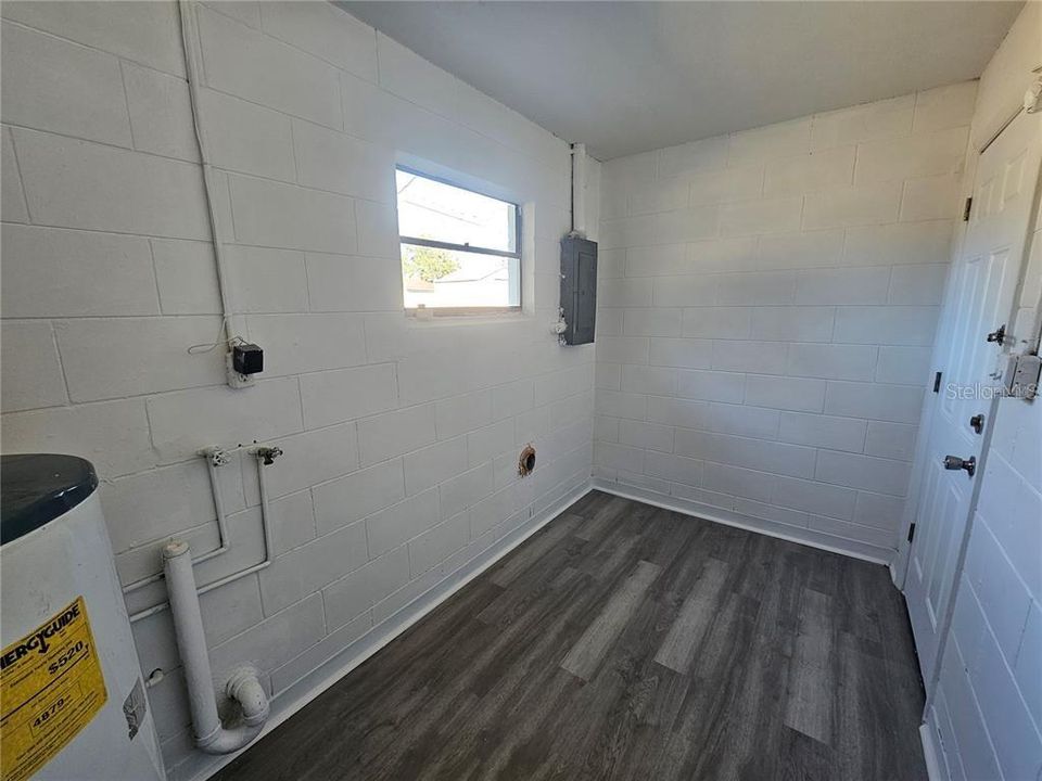 For Rent: $1,750 (3 beds, 2 baths, 1402 Square Feet)