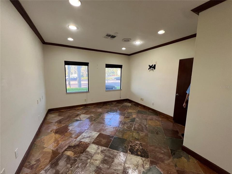 待售: $27,708 (0 贝兹, 0 浴室, 1327 平方英尺)