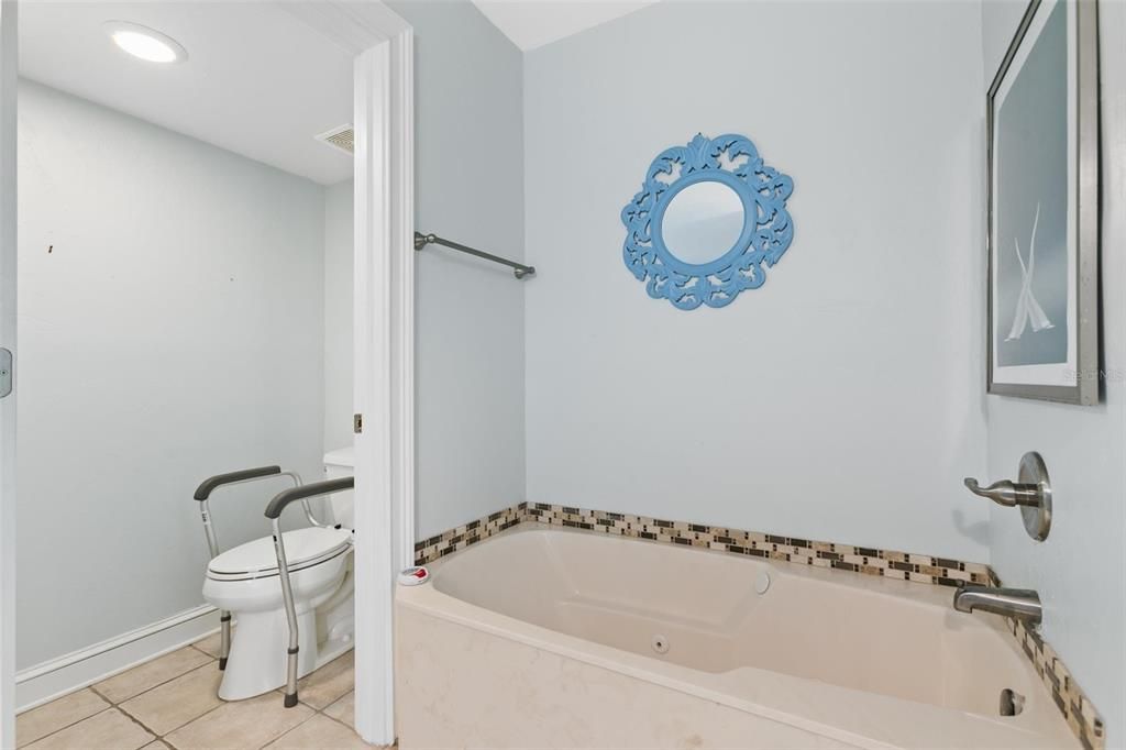 En Venta: $625,000 (3 camas, 2 baños, 2109 Pies cuadrados)