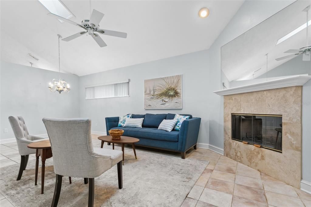 En Venta: $625,000 (3 camas, 2 baños, 2109 Pies cuadrados)