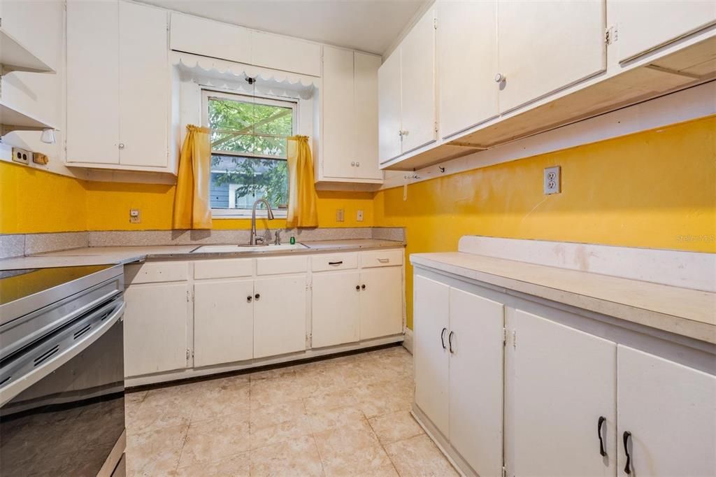 Activo con contrato: $275,000 (2 camas, 1 baños, 1200 Pies cuadrados)