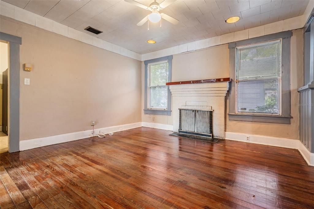 Activo con contrato: $275,000 (2 camas, 1 baños, 1200 Pies cuadrados)