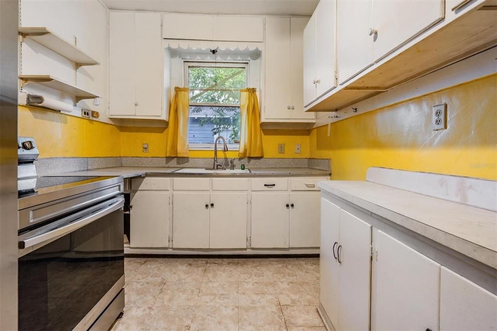 Activo con contrato: $275,000 (2 camas, 1 baños, 1200 Pies cuadrados)