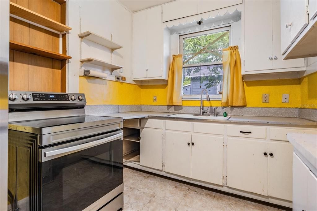 Activo con contrato: $275,000 (2 camas, 1 baños, 1200 Pies cuadrados)