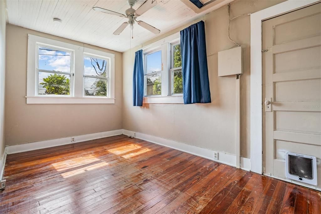 Activo con contrato: $275,000 (2 camas, 1 baños, 1200 Pies cuadrados)