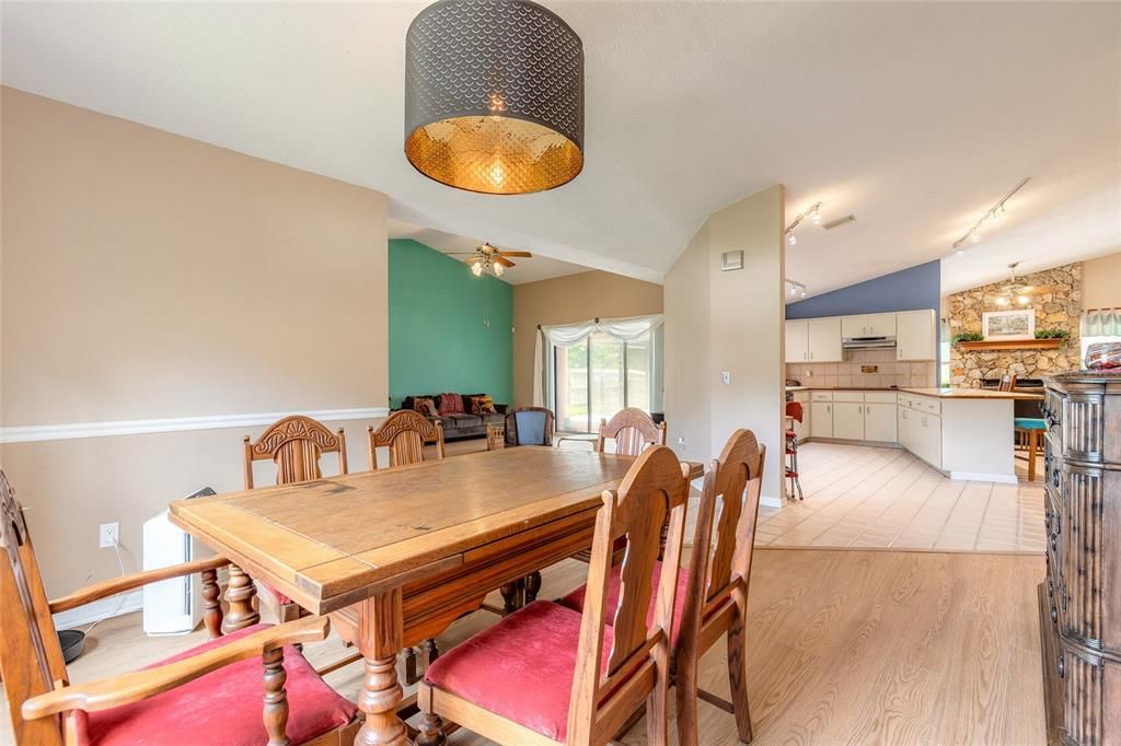 Active With Contract: $399,000 (3 beds, 2 baths, 2701 Square Feet)