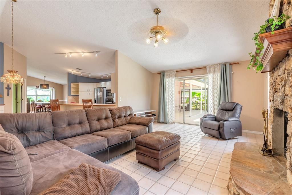 Active With Contract: $399,000 (3 beds, 2 baths, 2701 Square Feet)