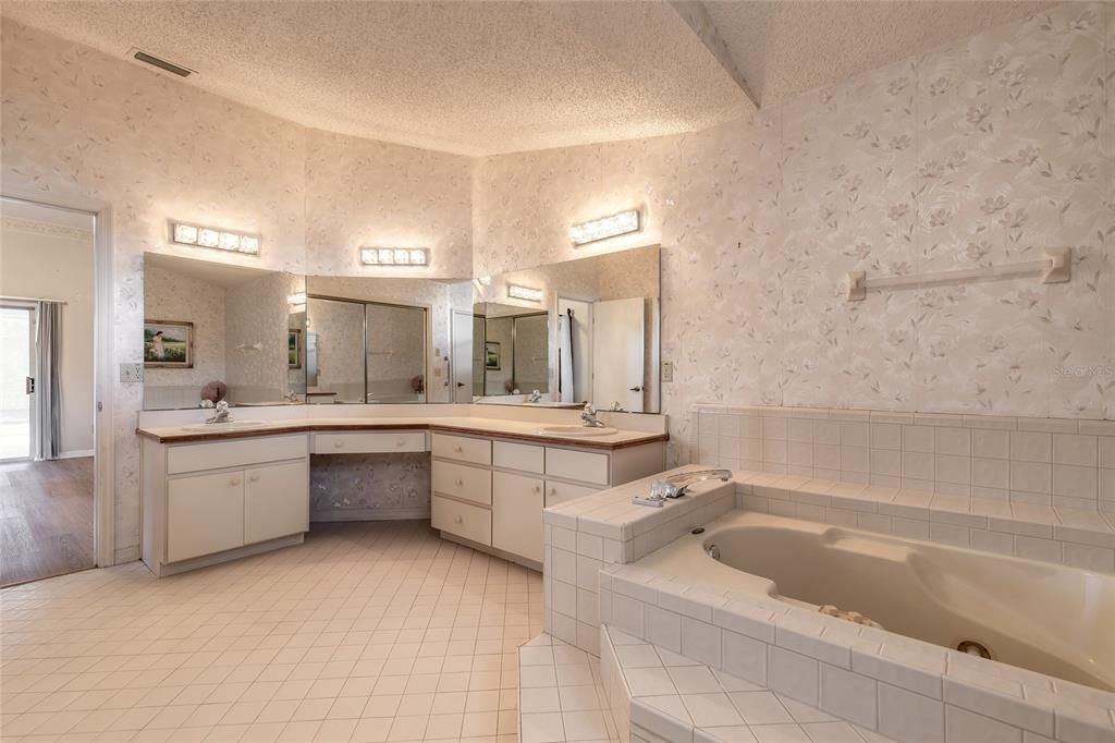 Active With Contract: $399,000 (3 beds, 2 baths, 2701 Square Feet)