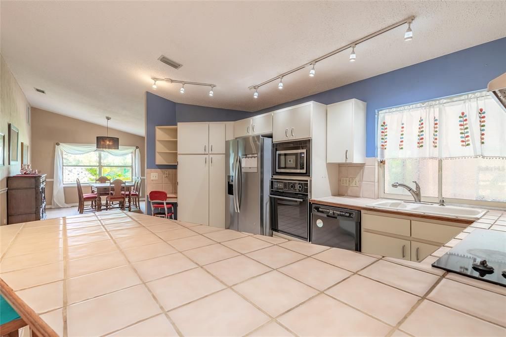 Active With Contract: $399,000 (3 beds, 2 baths, 2701 Square Feet)