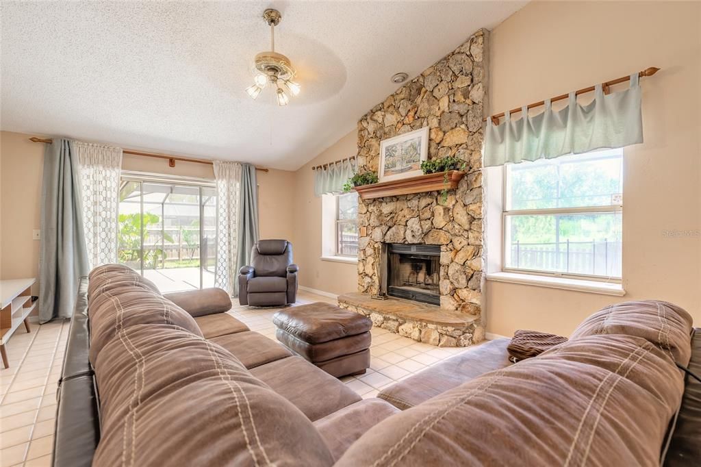 Active With Contract: $399,000 (3 beds, 2 baths, 2701 Square Feet)