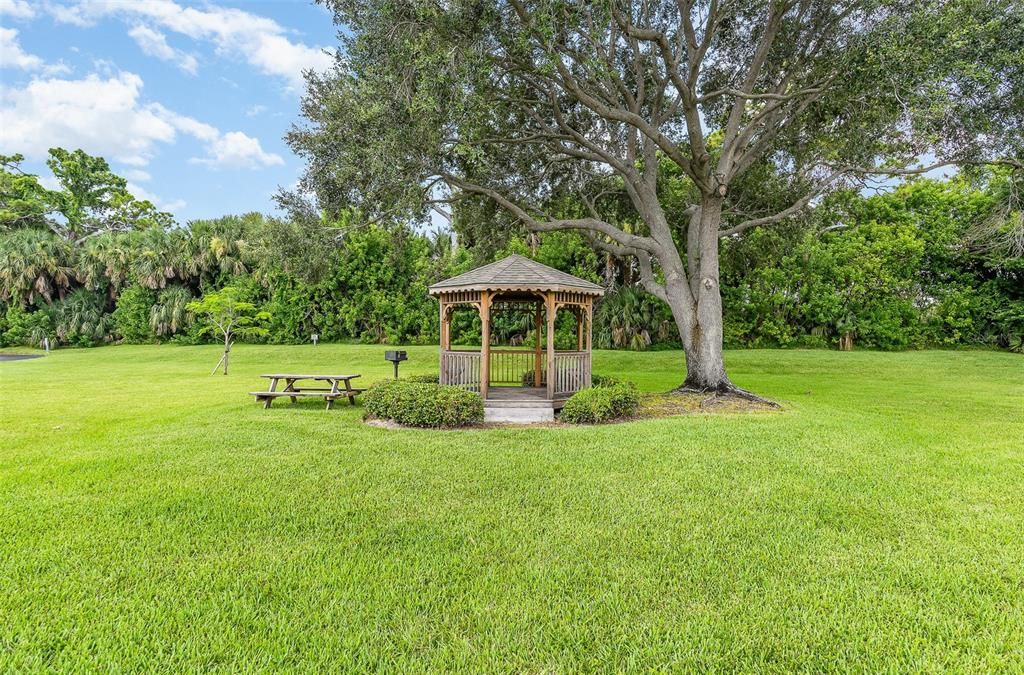 На продажу: $225,000 (2 спален, 2 ванн, 1002 Квадратных фут)