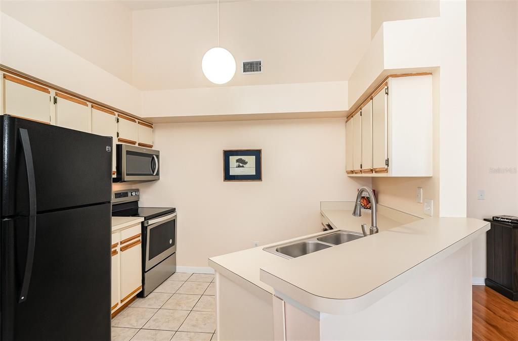 На продажу: $225,000 (2 спален, 2 ванн, 1002 Квадратных фут)