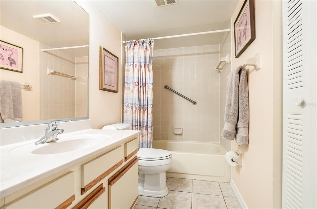 На продажу: $225,000 (2 спален, 2 ванн, 1002 Квадратных фут)