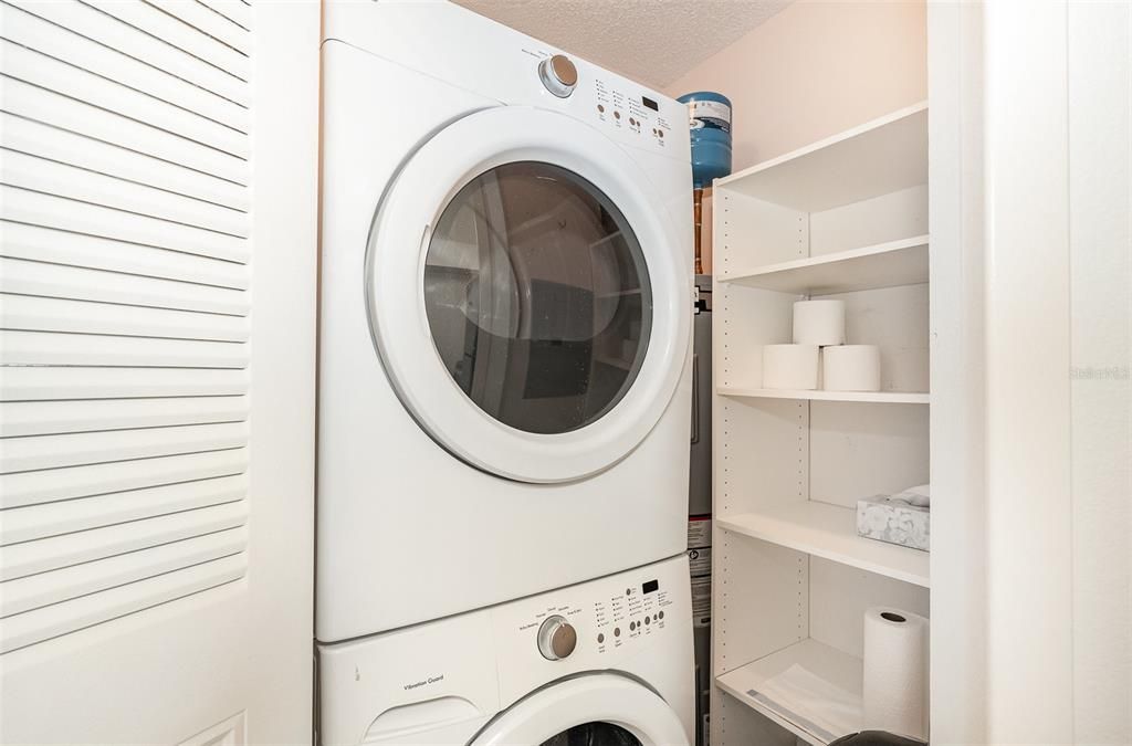 На продажу: $225,000 (2 спален, 2 ванн, 1002 Квадратных фут)