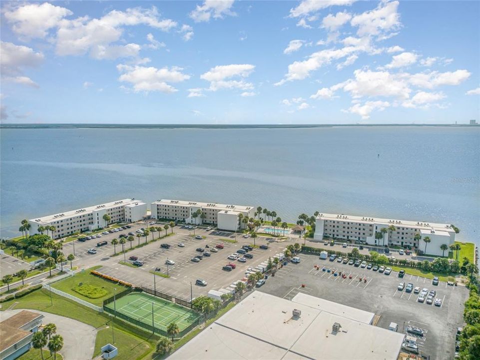 Active With Contract: $195,000 (2 beds, 2 baths, 830 Square Feet)