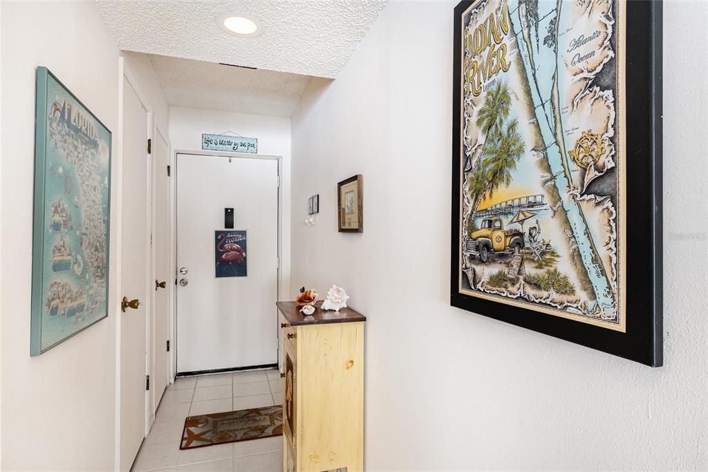 Active With Contract: $195,000 (2 beds, 2 baths, 830 Square Feet)