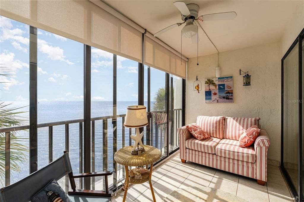 Active With Contract: $195,000 (2 beds, 2 baths, 830 Square Feet)