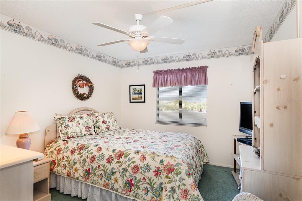 Active With Contract: $195,000 (2 beds, 2 baths, 830 Square Feet)