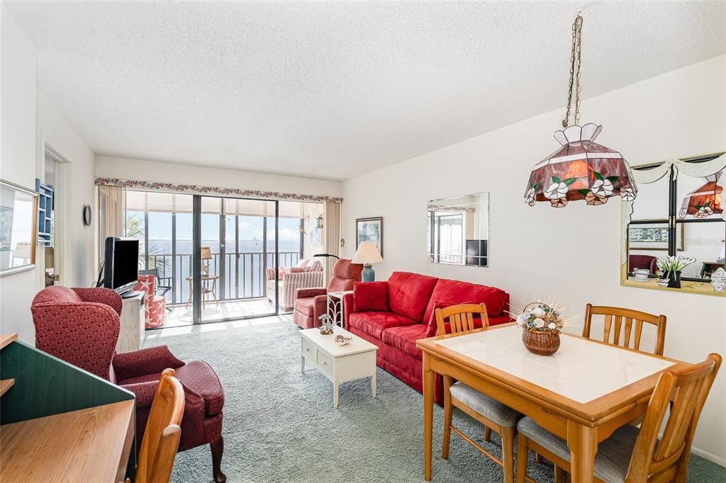 Active With Contract: $195,000 (2 beds, 2 baths, 830 Square Feet)