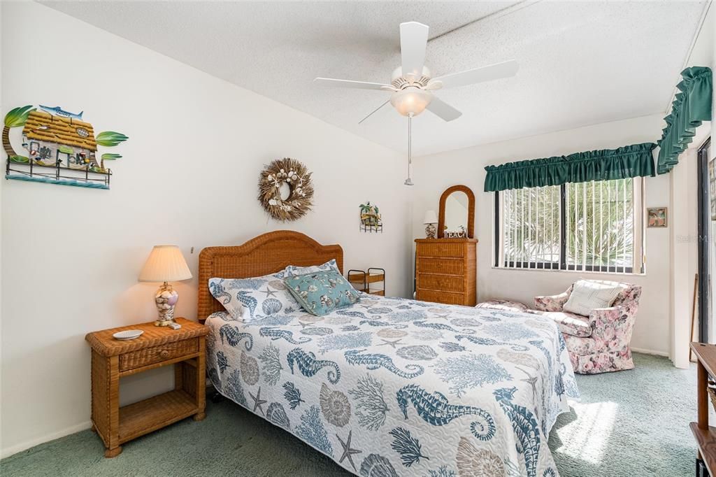 Active With Contract: $195,000 (2 beds, 2 baths, 830 Square Feet)