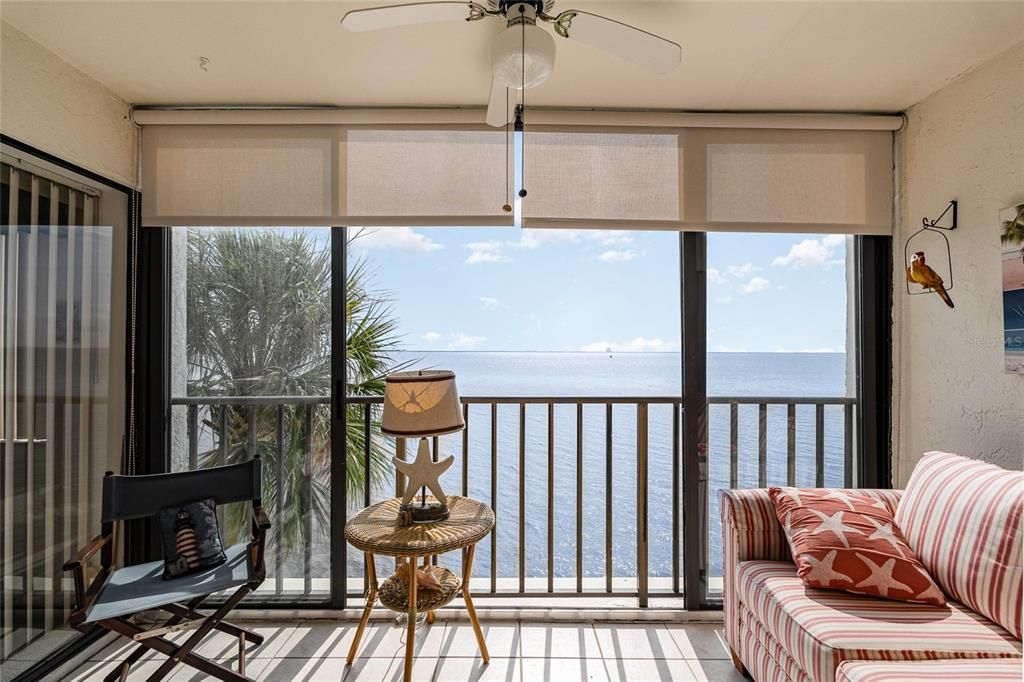 Active With Contract: $195,000 (2 beds, 2 baths, 830 Square Feet)