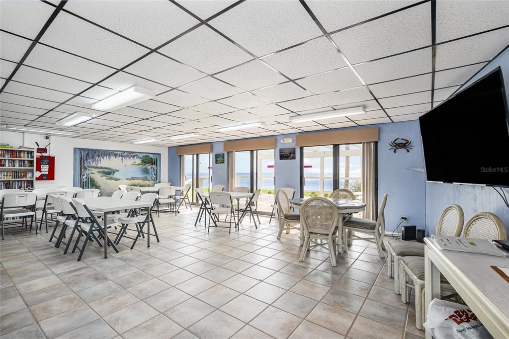 Active With Contract: $195,000 (2 beds, 2 baths, 830 Square Feet)