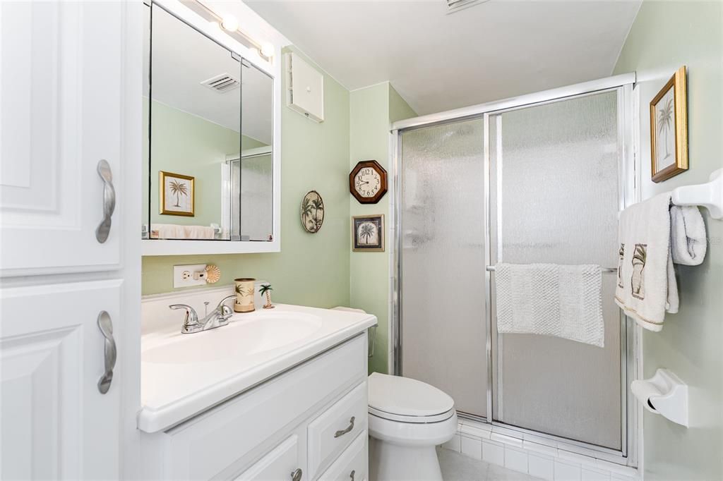 Active With Contract: $195,000 (2 beds, 2 baths, 830 Square Feet)