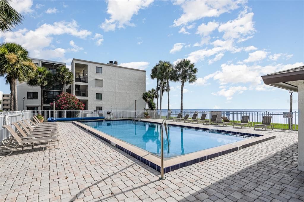 Active With Contract: $195,000 (2 beds, 2 baths, 830 Square Feet)