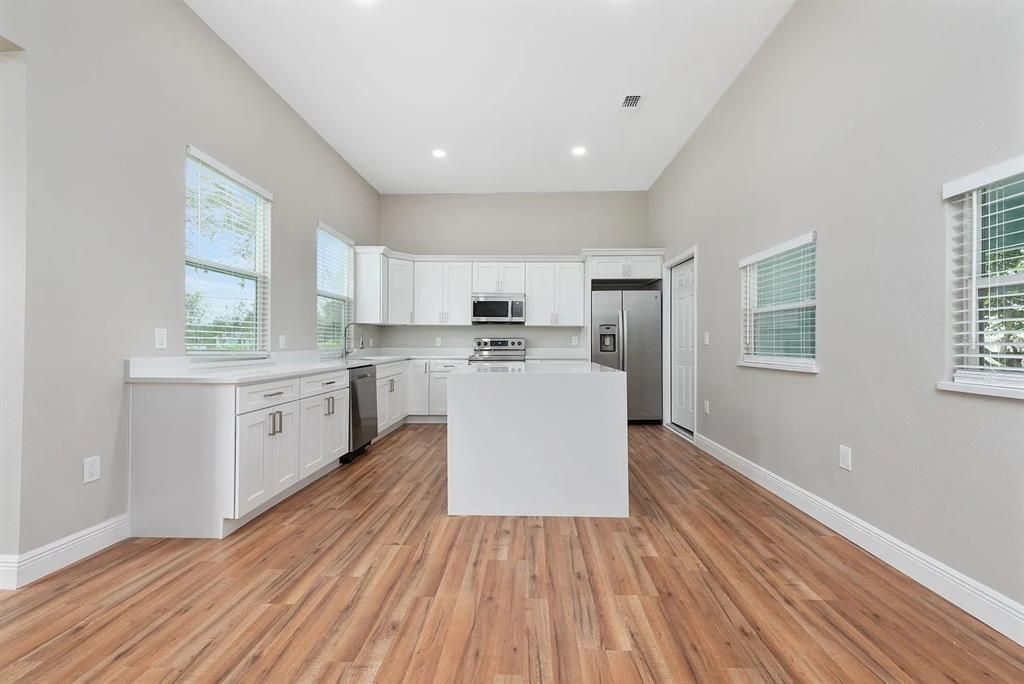 For Rent: $2,050 (3 beds, 2 baths, 1609 Square Feet)