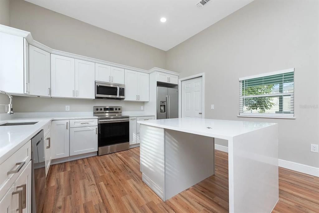 For Rent: $2,050 (3 beds, 2 baths, 1609 Square Feet)