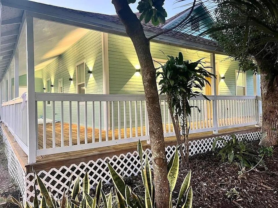 For Rent: $2,050 (3 beds, 2 baths, 1609 Square Feet)