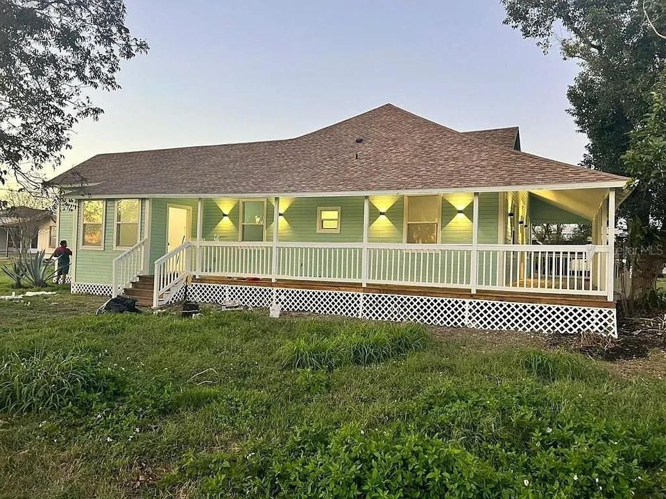 For Rent: $2,050 (3 beds, 2 baths, 1609 Square Feet)