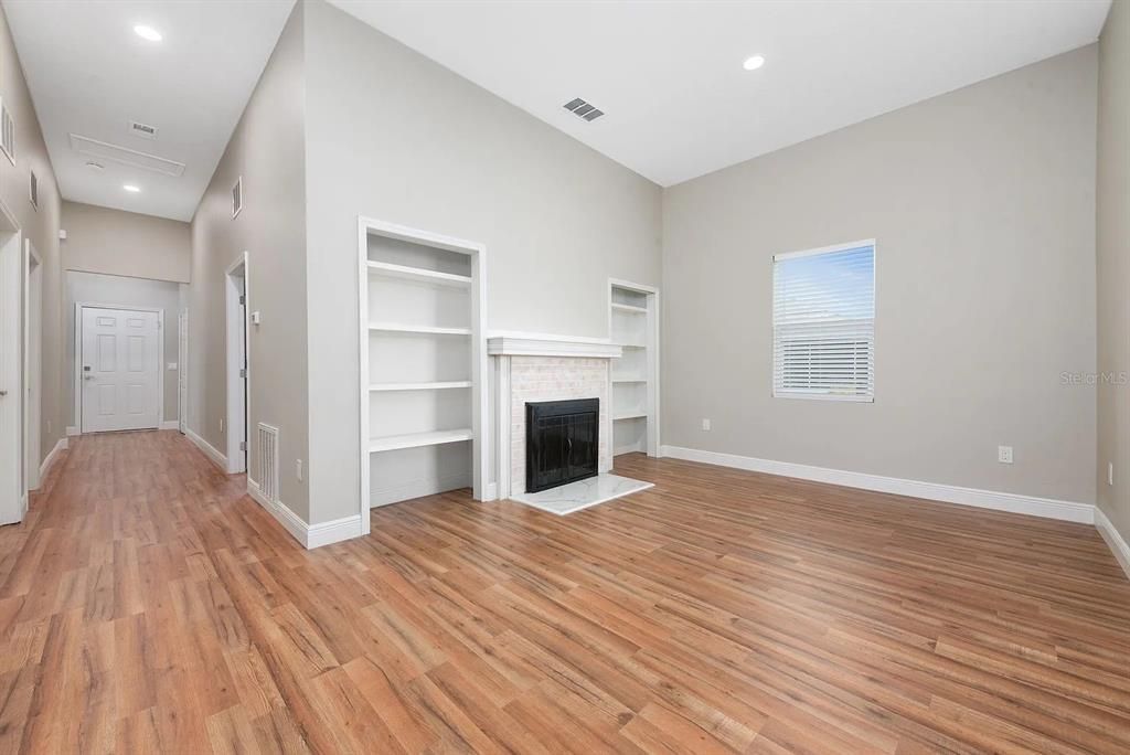 For Rent: $2,050 (3 beds, 2 baths, 1609 Square Feet)