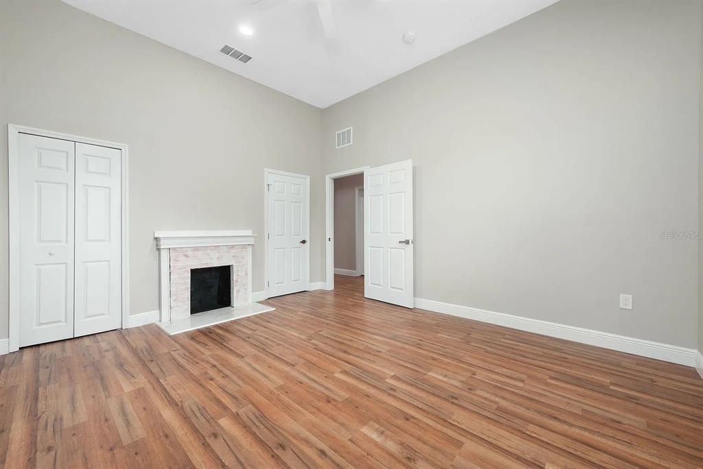 For Rent: $2,050 (3 beds, 2 baths, 1609 Square Feet)