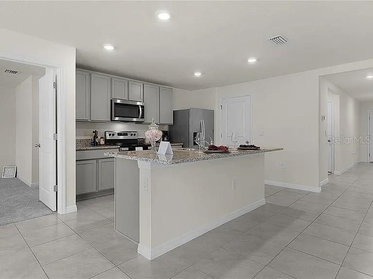 出租: $2,100 (3 贝兹, 2 浴室, 1664 平方英尺)