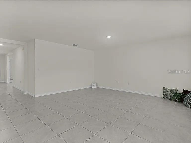 出租: $2,100 (3 贝兹, 2 浴室, 1664 平方英尺)