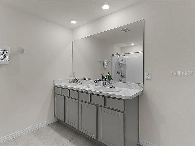 出租: $2,100 (3 贝兹, 2 浴室, 1664 平方英尺)