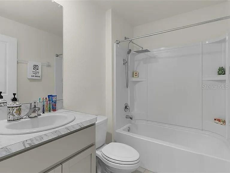 出租: $2,100 (3 贝兹, 2 浴室, 1664 平方英尺)