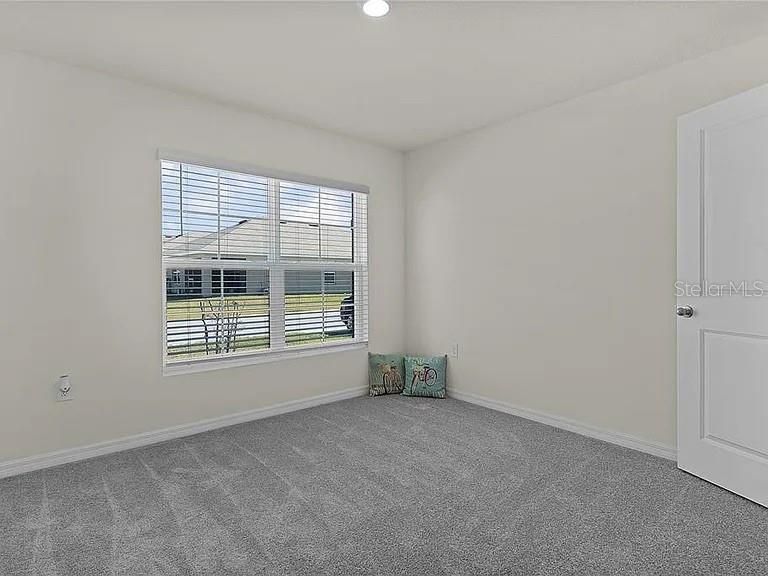 出租: $2,100 (3 贝兹, 2 浴室, 1664 平方英尺)