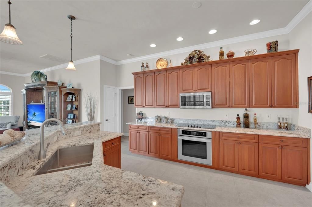 На продажу: $1,144,220 (3 спален, 3 ванн, 2312 Квадратных фут)