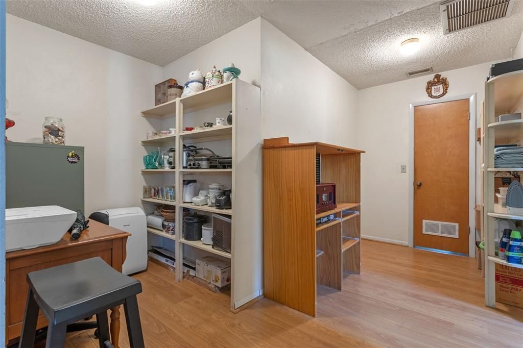 En Venta: $498,000 (4 camas, 3 baños, 2521 Pies cuadrados)