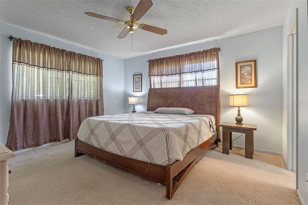 En Venta: $498,000 (4 camas, 3 baños, 2521 Pies cuadrados)